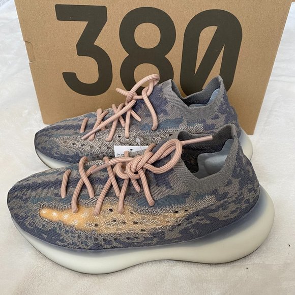 NEW ADIDAS YEEZY BOOST 380 IN MIST - SZ 8.5 MENS main image 9